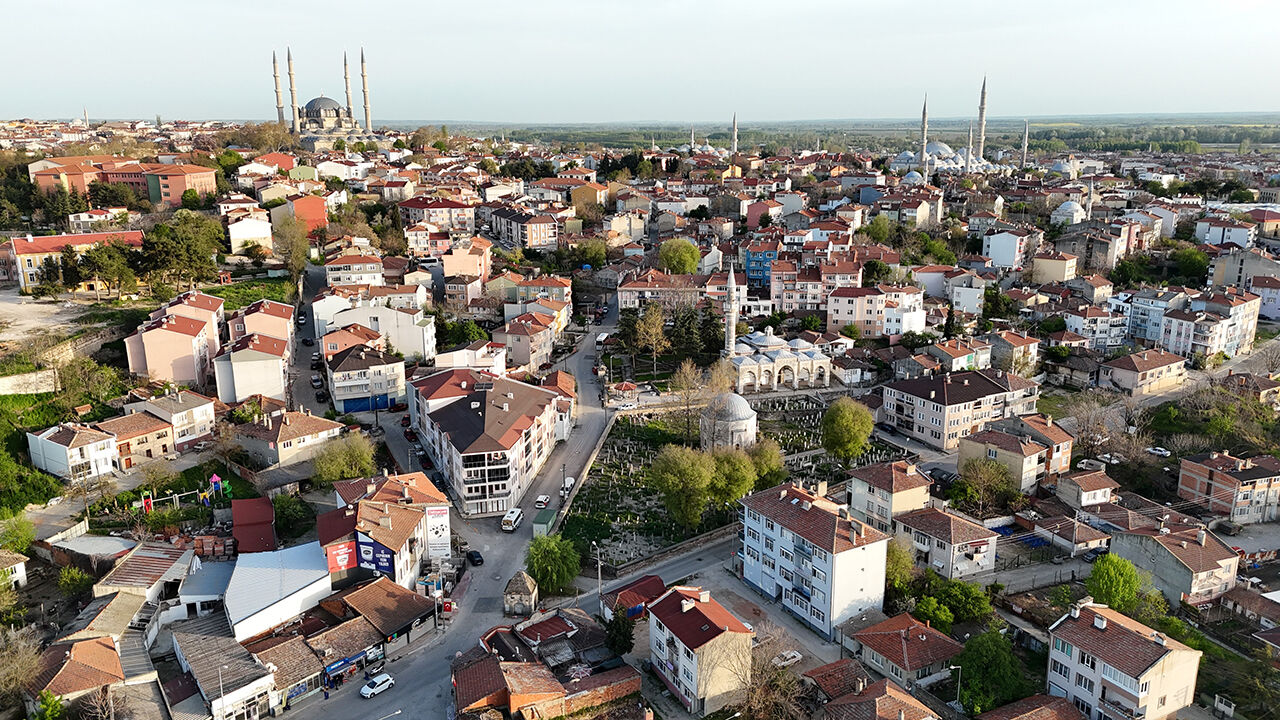 Osmanlı kimliği siliniyor! Tarihi mezarlıkta yürek sızlatan görüntüler - 2. Resim