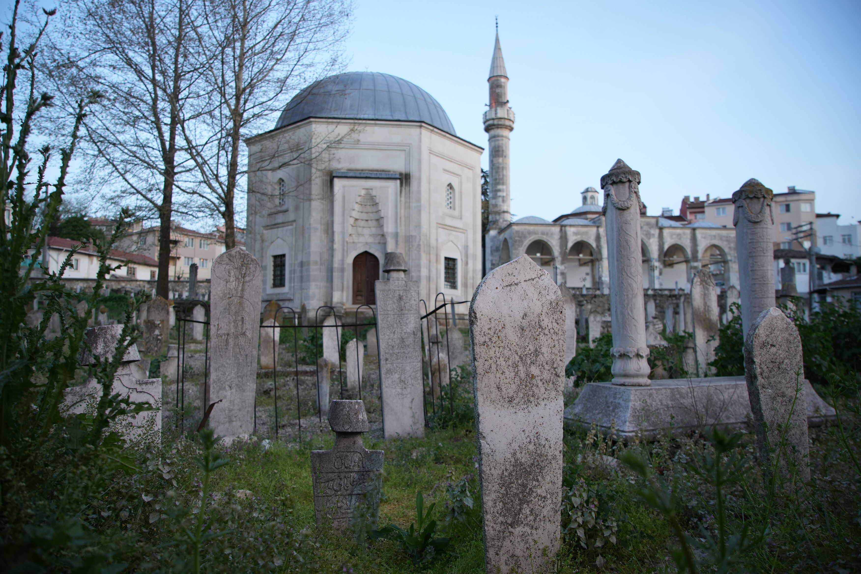 Osmanlı kimliği siliniyor! Tarihi mezarlıkta yürek sızlatan görüntüler - 7. Resim