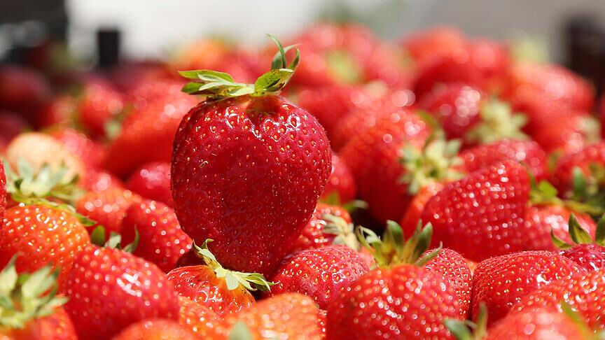 Çilek yıkamanın püf noktaları: Bu yöntemle kir ve pestisitten arındırın - 5. Resim