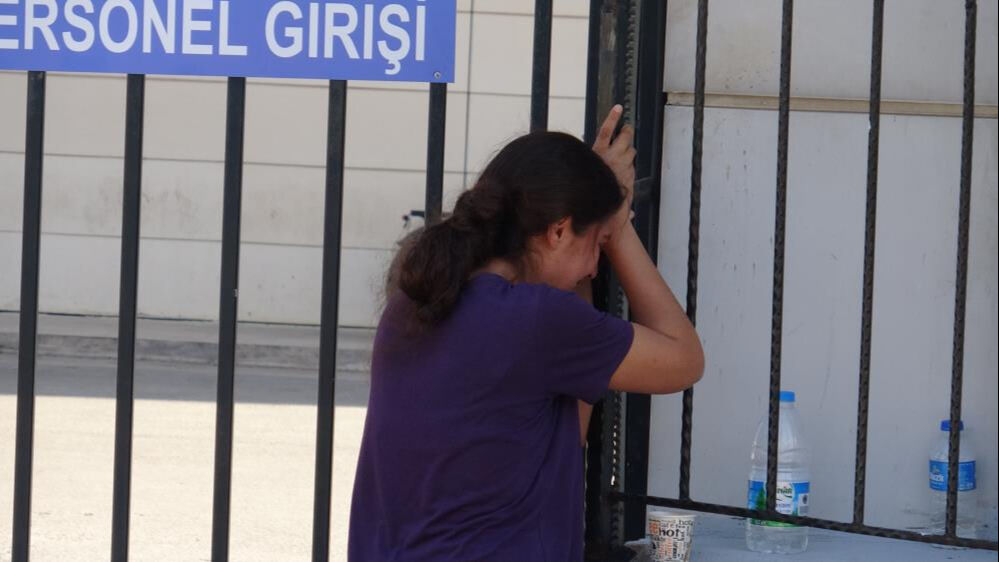 Eşinin cesedini teşhis için morga geldi! Kahreden görüntü Eşinin cesedini teşhis için morga geldi! Kahreden görüntü - 1. Resim