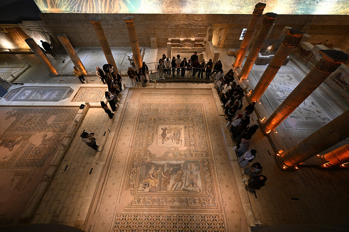 Hırsızların gözünden kaçan 'Çingene Kızı'na akın akın ziyaretçi! Zeugma Mozaik Müzesi doldu taştı Hırsızların gözünden kaçan 'Çingene Kızı'na akın akın ziyaretçi! Zeugma Mozaik Müzesi doldu taştı - 9. Resim