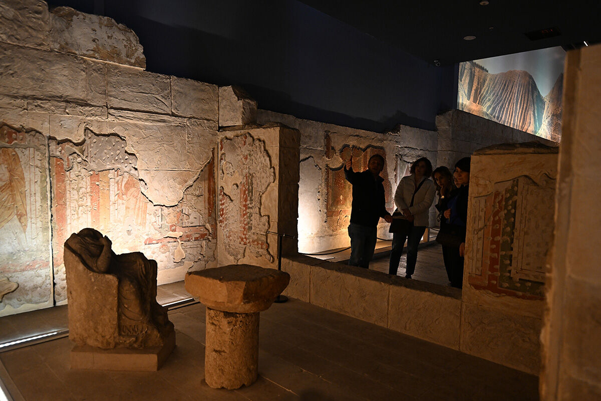 Hırsızların gözünden kaçan 'Çingene Kızı'na akın akın ziyaretçi! Zeugma Mozaik Müzesi doldu taştı Hırsızların gözünden kaçan 'Çingene Kızı'na akın akın ziyaretçi! Zeugma Mozaik Müzesi doldu taştı - 17. Resim