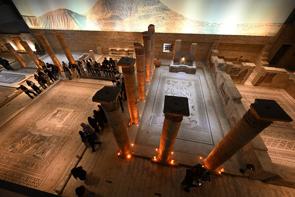 Hırsızların gözünden kaçan 'Çingene Kızı'na akın akın ziyaretçi! Zeugma Mozaik Müzesi doldu taştı Hırsızların gözünden kaçan 'Çingene Kızı'na akın akın ziyaretçi! Zeugma Mozaik Müzesi doldu taştı - 10. Resim