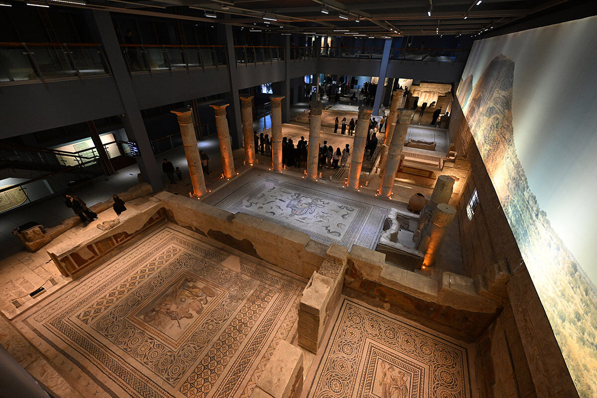 Hırsızların gözünden kaçan 'Çingene Kızı'na akın akın ziyaretçi! Zeugma Mozaik Müzesi doldu taştı Hırsızların gözünden kaçan 'Çingene Kızı'na akın akın ziyaretçi! Zeugma Mozaik Müzesi doldu taştı - 11. Resim