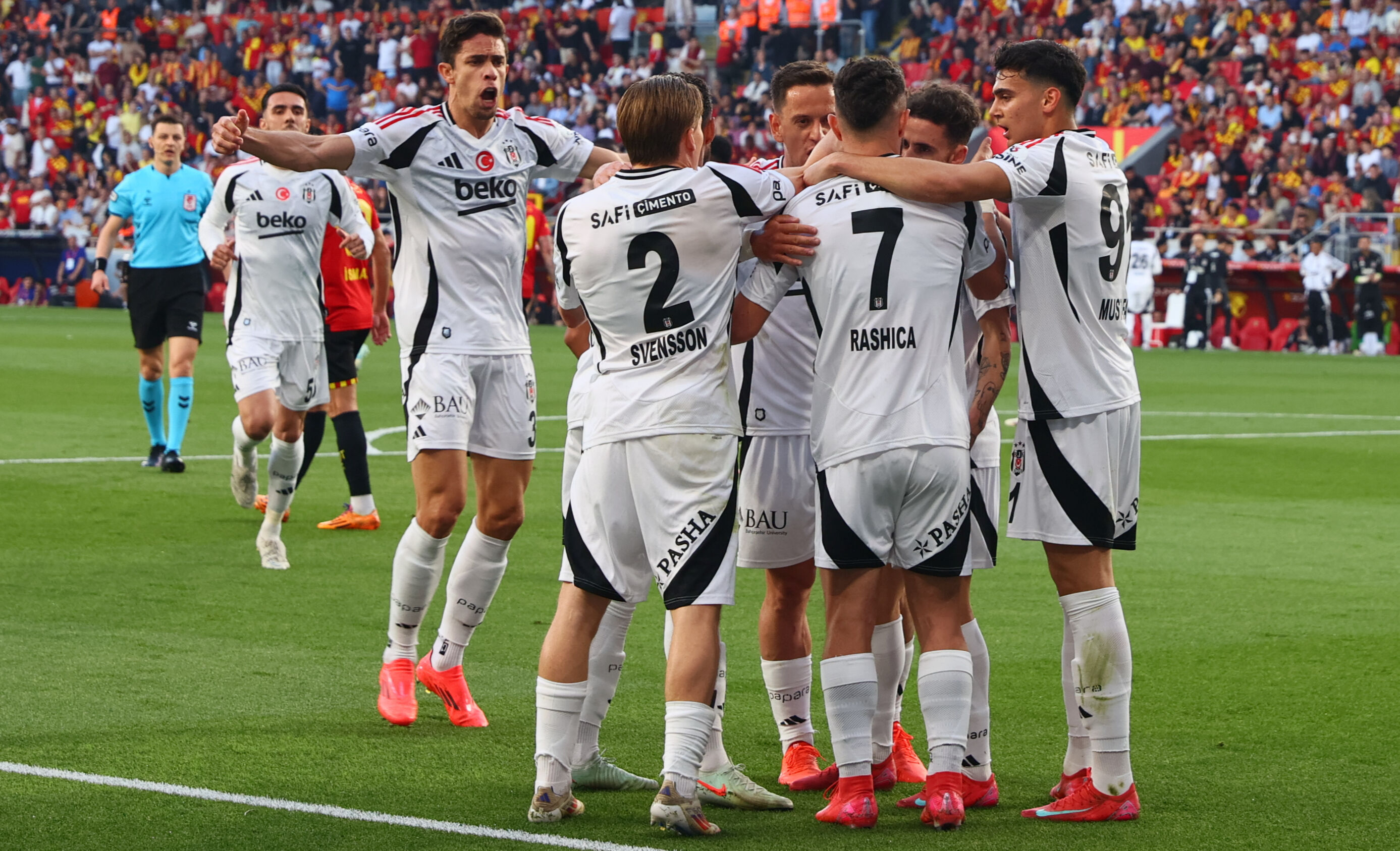 İzmir'de kazanan çıkmadı! Beşiktaş, Göztepe engelini aşamadı Göztepe - Beşiktaş | CANLI ANLATIM - 3. Resim