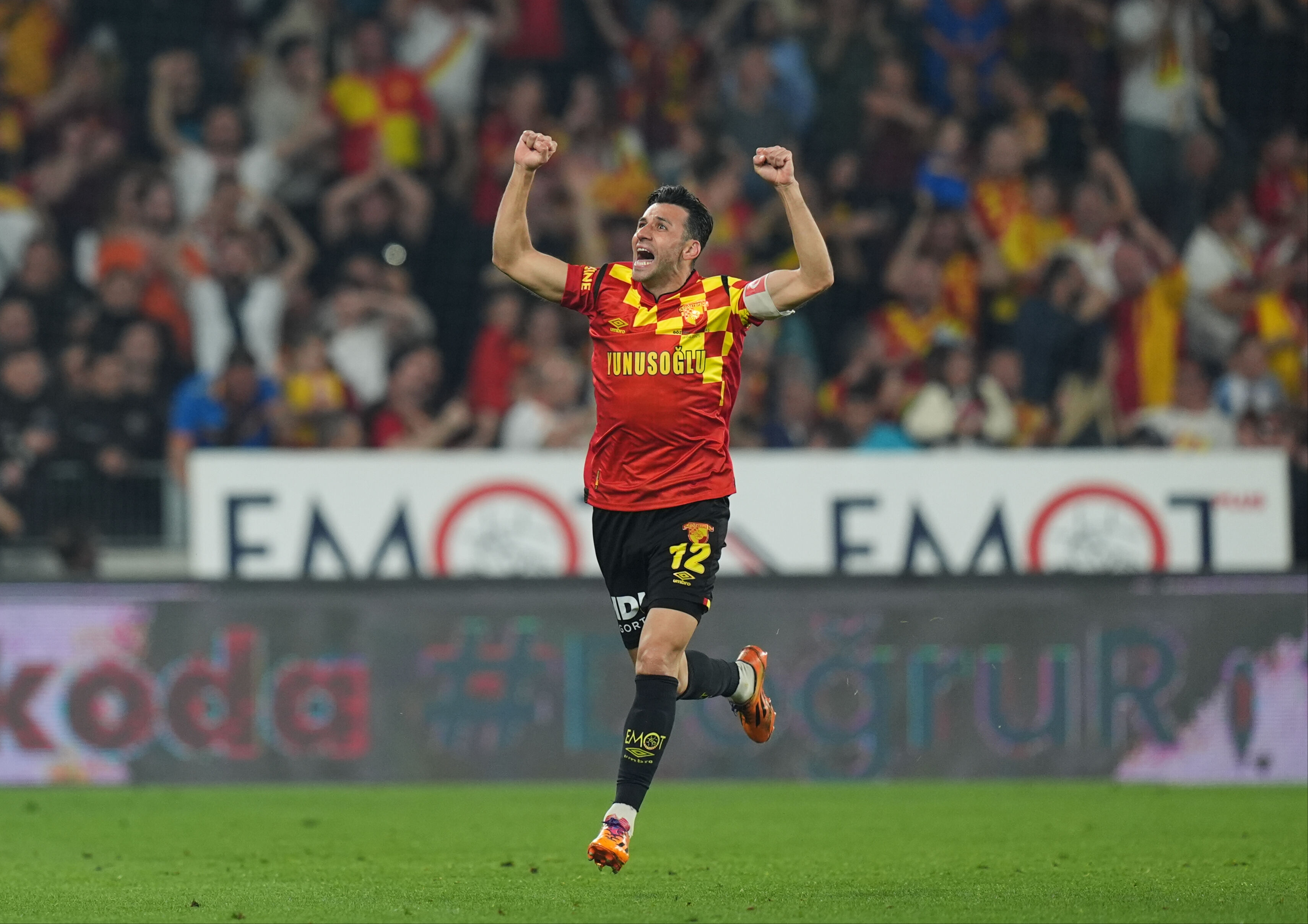 İzmir'de kazanan çıkmadı! Beşiktaş, Göztepe engelini aşamadı Göztepe - Beşiktaş | CANLI ANLATIM - 1. Resim