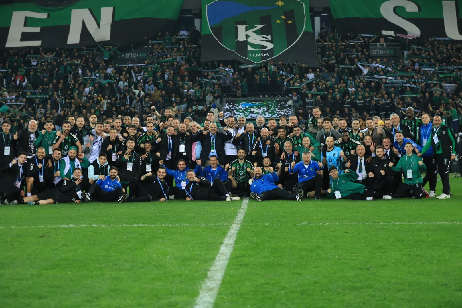 Süper Lig'e yükselen ilk takım belli oldu! Kocaelispor'un 16 yıllık hasreti sonra erdi Süper Lig'e yükselen ilk takım belli oldu! Kocaelispor'un 16 yıllık hasreti sonra erdi - 4. Resim