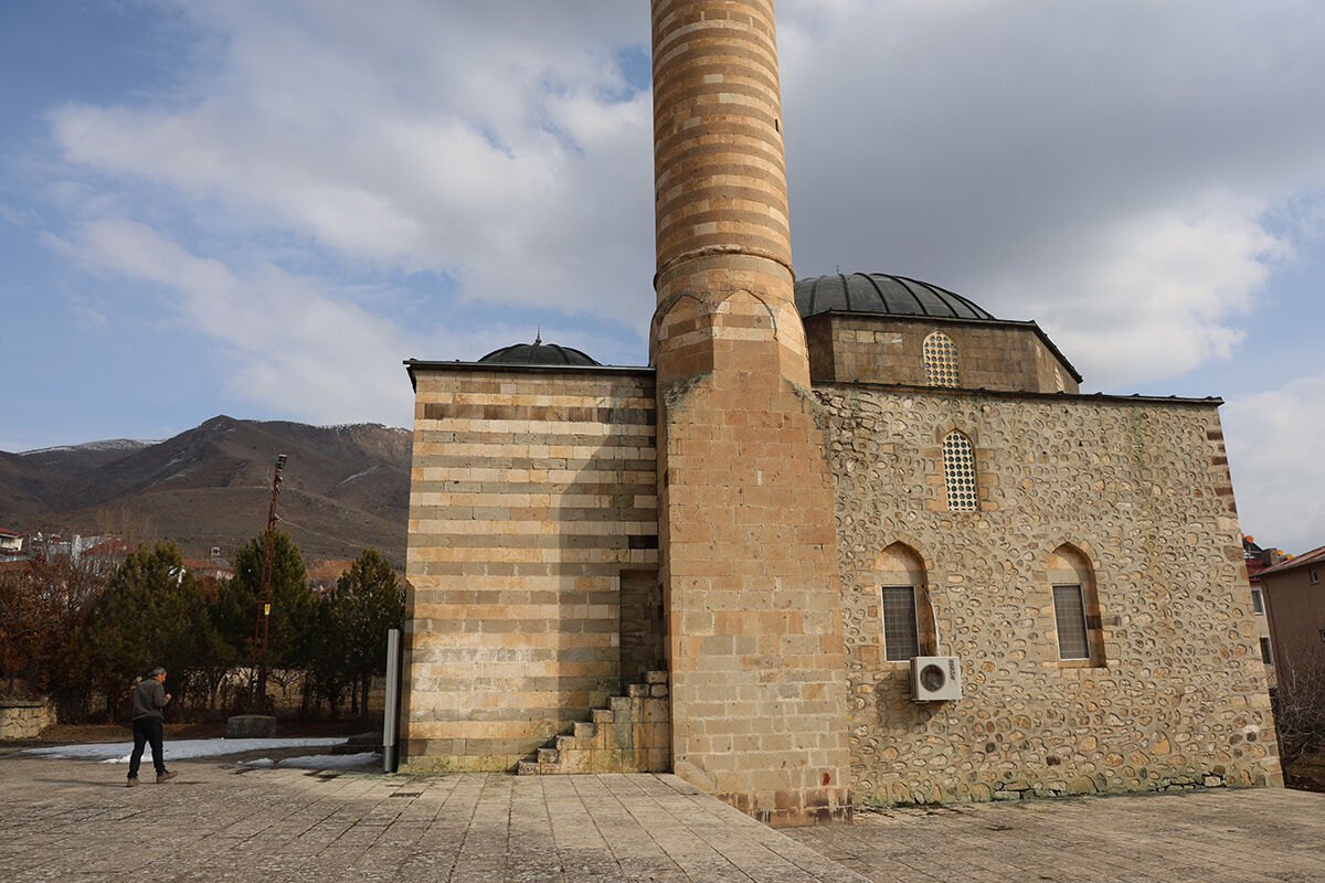 Üstündeki yazılar hala duruyor! Türkiye'nin ilk taşınan camisini görenler hayret ediyor - 9. Resim