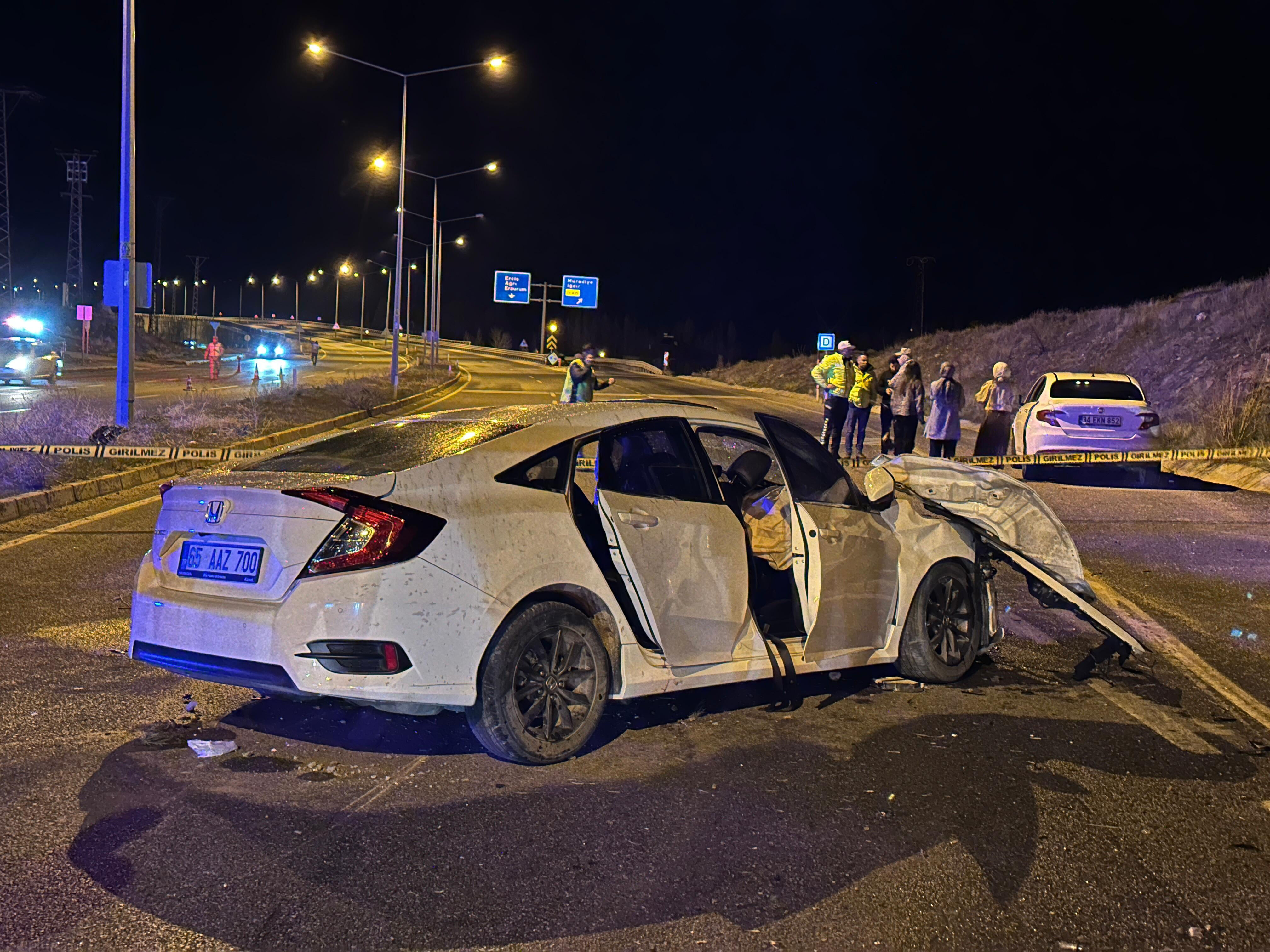 Van'da feci kaza! Ölü ve yaralılar var Van'da feci kaza! Ölü ve yaralılar var - 3. Resim