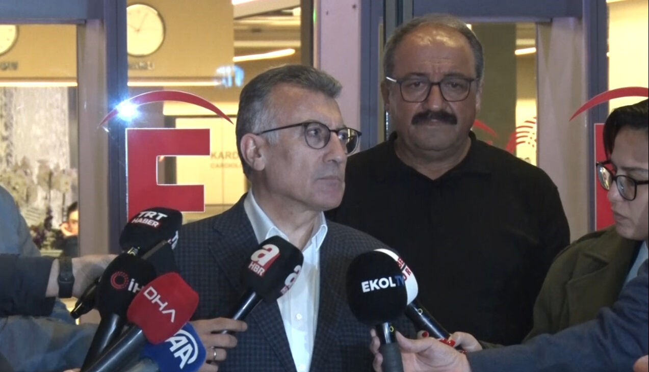 AK Partili Abdullah Güler Sırrı Süreyya Önder'i hastanede ziyaret etti AK Partili Abdullah Güler Sırrı Süreyya Önder'i hastanede ziyaret etti - 2. Resim