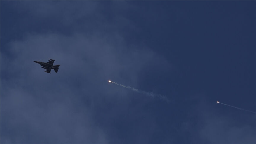 Ateşkes ihlali! Savaş uçakları Lübnan'a bomba yağdırıyor Ateşkes ihlali! Savaş uçakları Lübnan'a bomba yağdırıyor - 1. Resim