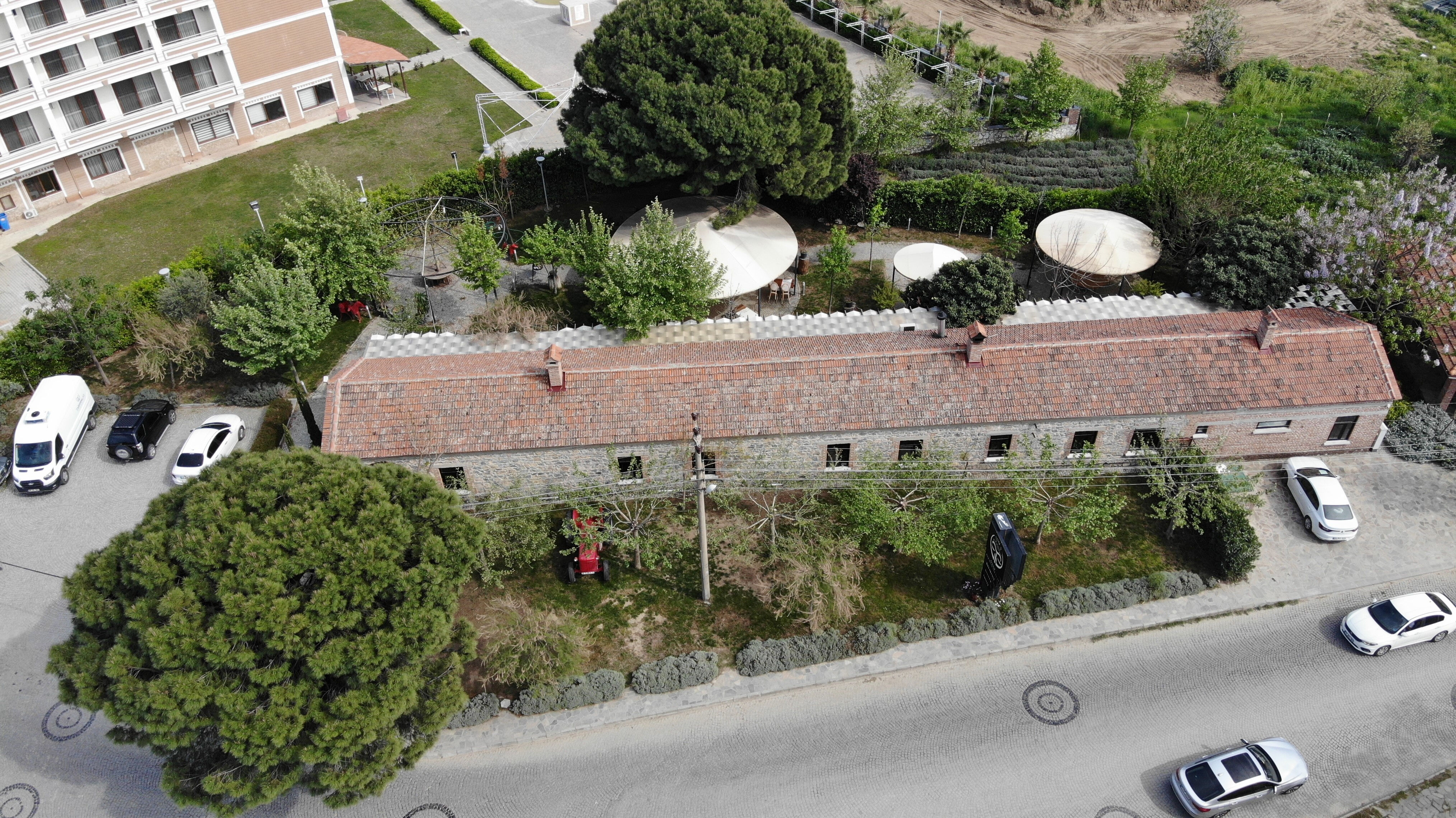 Baba İmamoğlu’ndan tarihî rezalet! 75 yıllık binayı alkollü restorana çevirdiler - 2. Resim