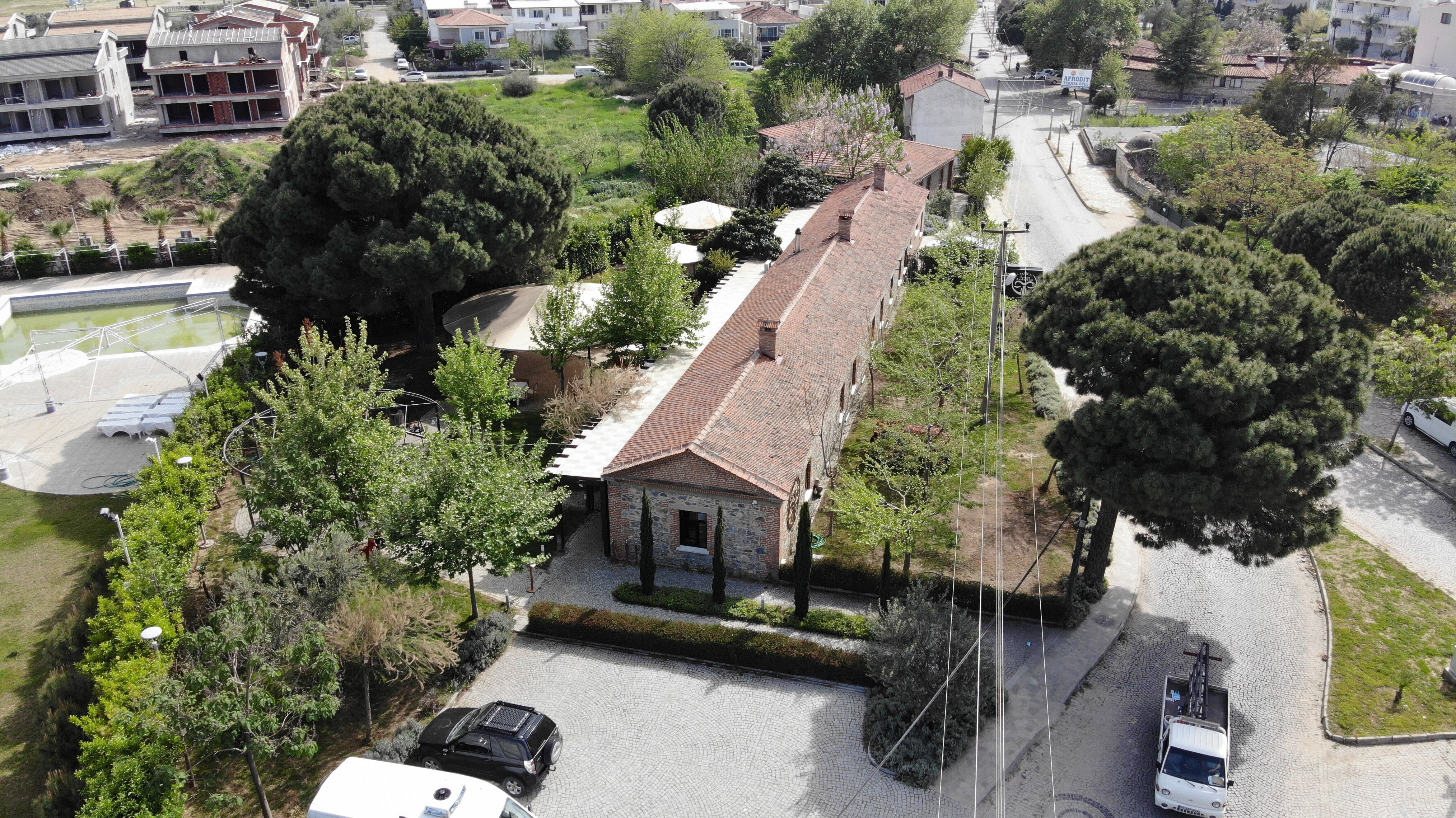 Baba İmamoğlu’ndan tarihî rezalet! 75 yıllık binayı alkollü restorana çevirdiler - 3. Resim