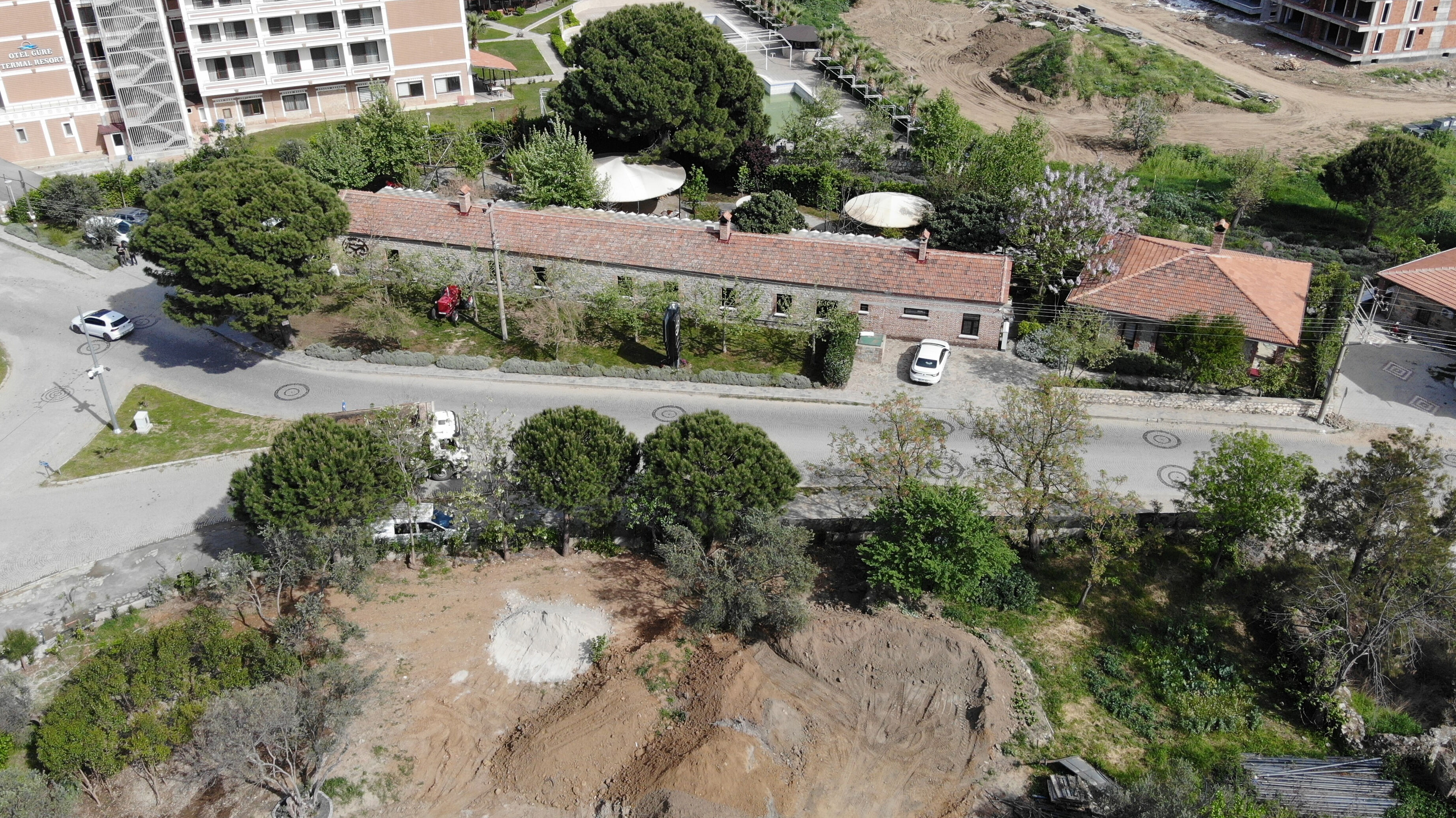 Baba İmamoğlu’ndan tarihî rezalet! 75 yıllık binayı alkollü restorana çevirdiler - 1. Resim