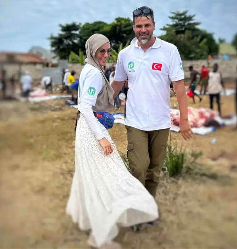 Gamze Özçelik eşi Reshad Strik'le o ülkeye gitti! Pozları sosyal medyayı salladı Gamze Özçelik eşi Reshad Strik'le o ülkeye gitti! Pozları sosyal medyayı salladı - 1. Resim