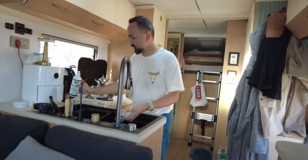 Gökhan Yıkılkan rol arkadaşı İnan Ulaş Torun ile bir araya geldi! Ünlü oyuncu karavanın kapılarını açtı, yetmedi yemek yaptı Gökhan Yıkılkan ve İnan Ulaş Torun bir araya geldi! Ünlü oyuncu karavanın kapılarını açtı, yetmedi yemek yaptı - 3. Resim