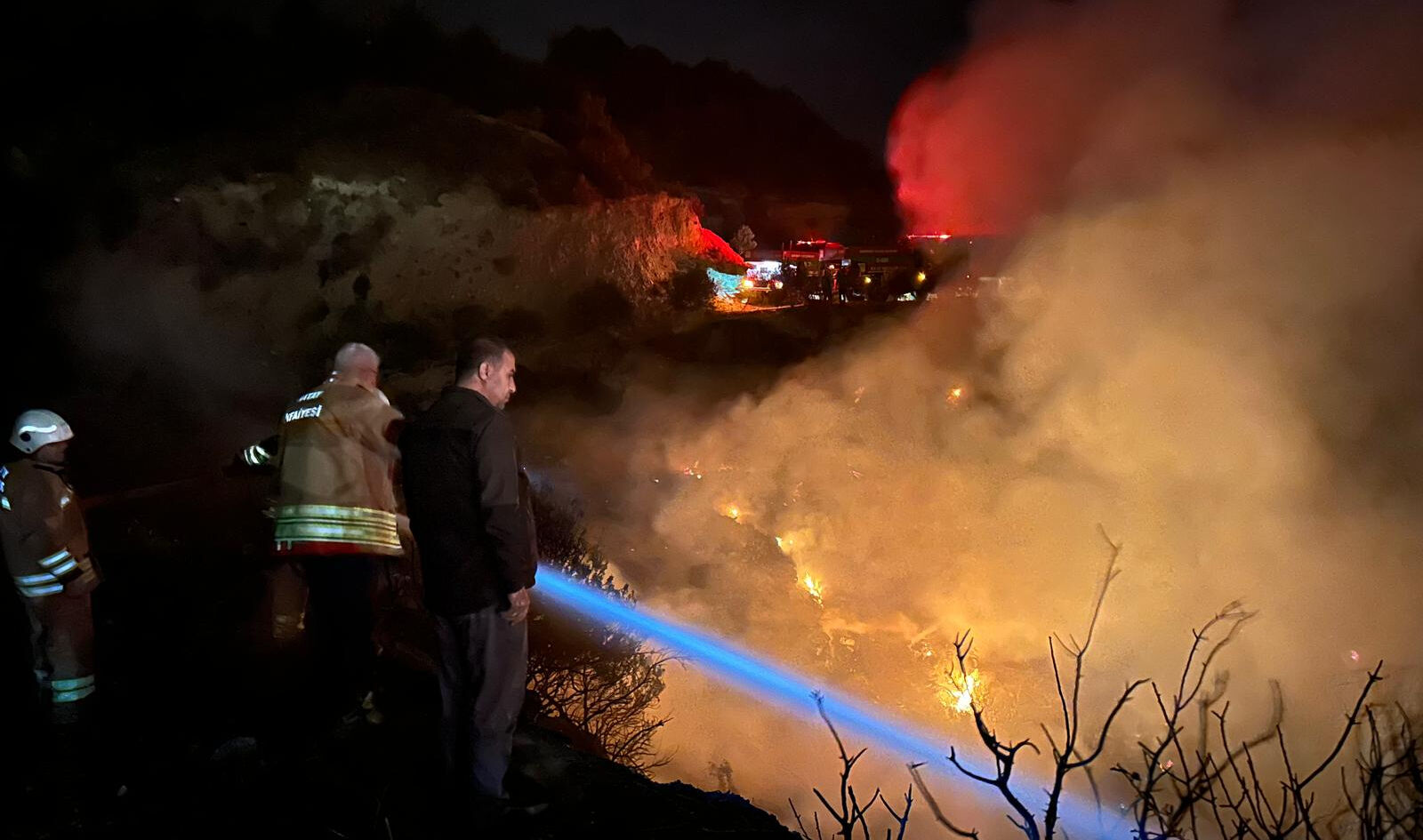 Hatay'da sazlık alanda korkutan yangın Hatay'da sazlık alanda korkutan yangın - 1. Resim