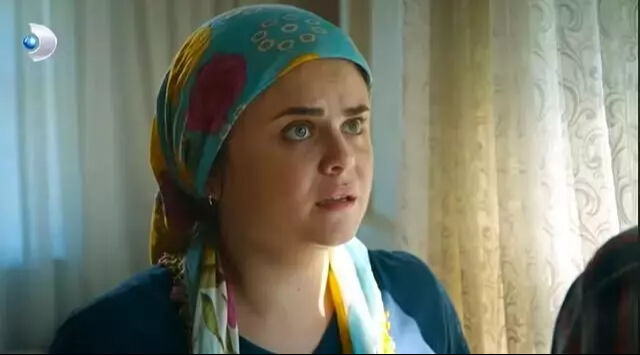 Oyuncu Sevil Akdağ'ın bıçaklayarak öldürdüğü Elif Kırav son yolculuğuna uğurlandı! Kan donduran detay ortaya çıktı Oyuncu Sevil Akdağ'ın bıçaklayarak öldürdüğü Elif Kırav son yolculuğuna uğurlandı! Kan donduran detay ortaya çıktı - 2. Resim