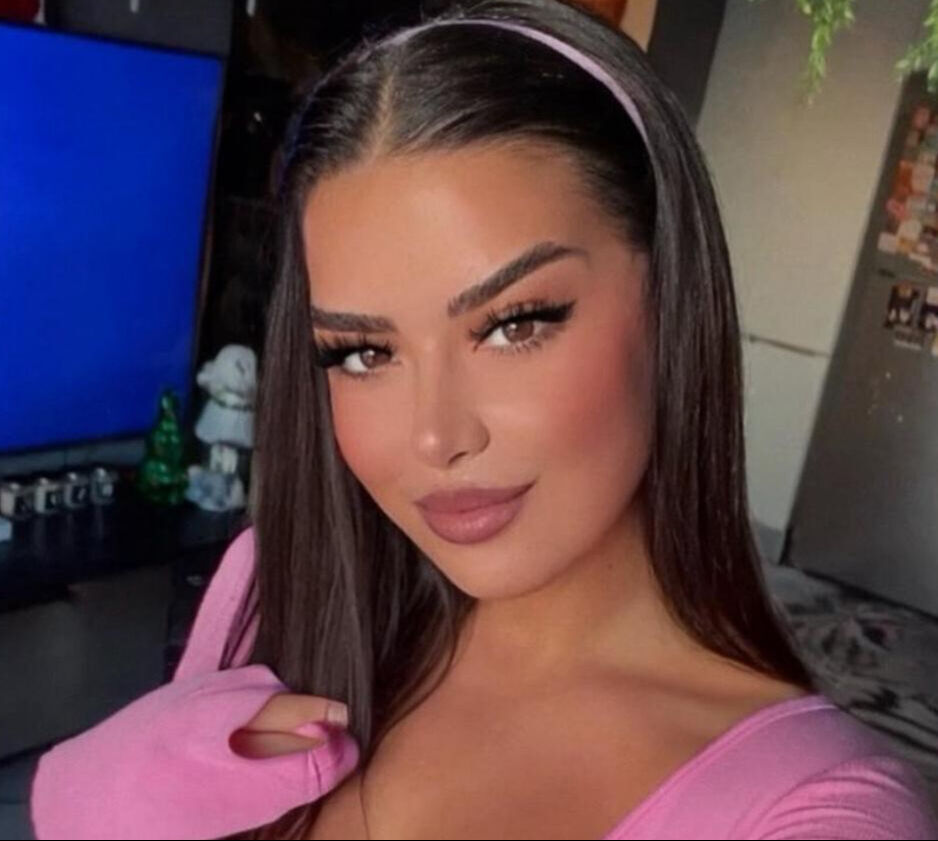 Oyuncu Sevil Akdağ'ın bıçaklayarak öldürdüğü Elif Kırav son yolculuğuna uğurlandı! Kan donduran detay ortaya çıktı Oyuncu Sevil Akdağ'ın bıçaklayarak öldürdüğü Elif Kırav son yolculuğuna uğurlandı! Kan donduran detay ortaya çıktı - 5. Resim