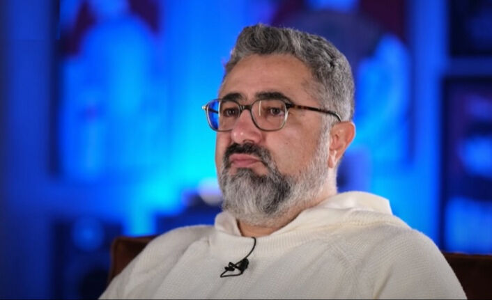 Serdar Ali Çelikler, canlı yayında kulis bilgisini paylaştı! "Üst üste aradığını kesin biliyorum" Serdar Ali Çelikler, canlı yayında kulis bilgisini paylaştı! "Üst üste aradığını kesin biliyorum" - 1. Resim