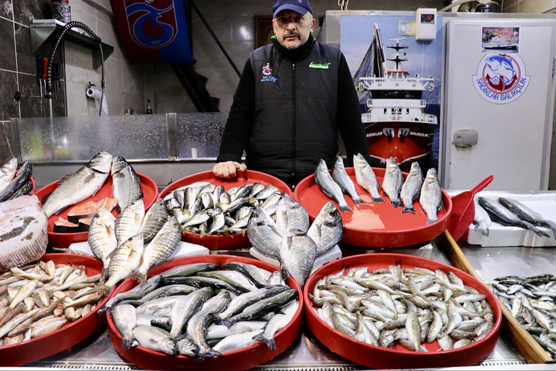 Tezgahta ne var ne yoksa süpürdüler! Fiyatı gören sıraya girdi - 1. Resim