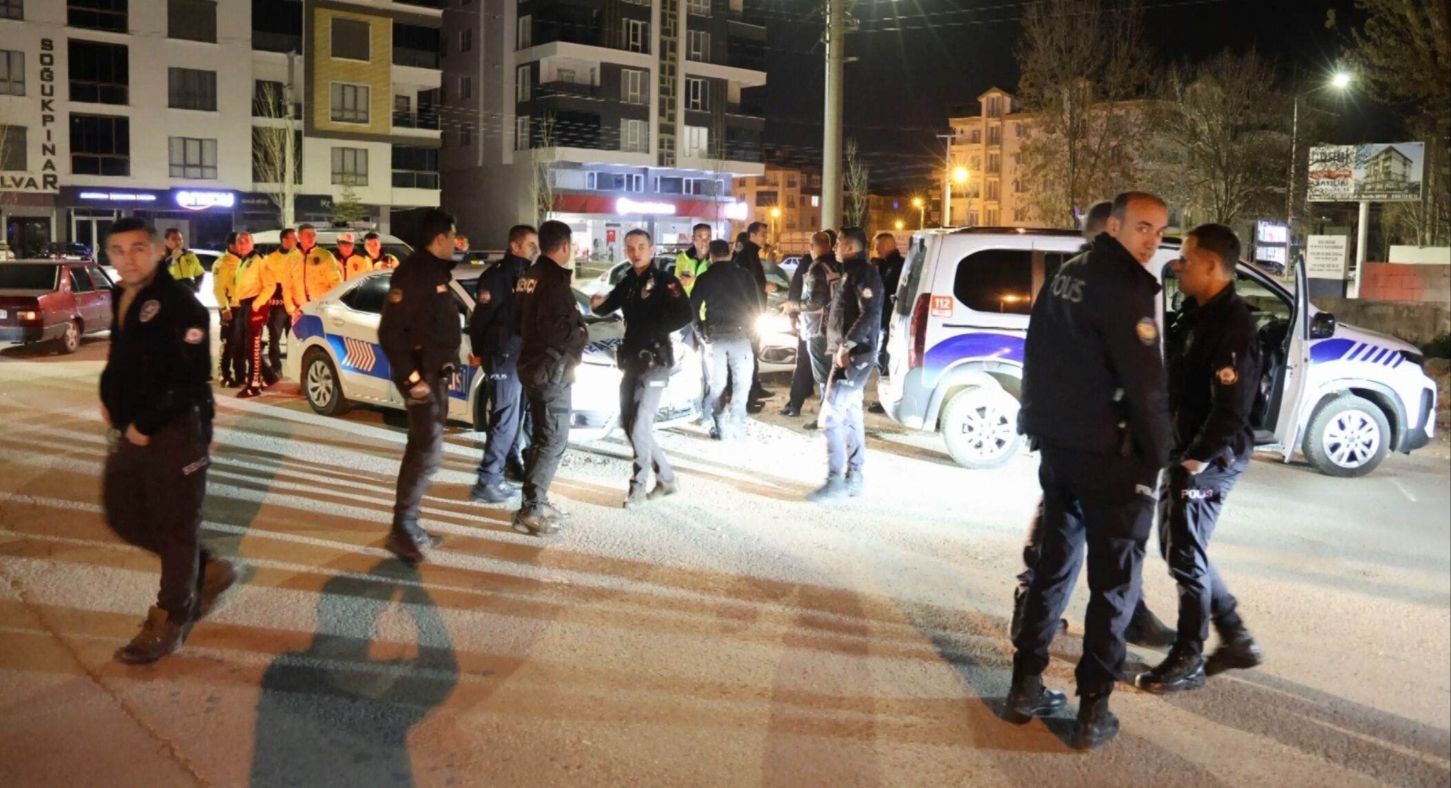 'Türk polisinden kaçılmaz dedi', kamerayı görünce saçını düzeltti! Film gibi kovalamaca saniye saniye kameralara yansıdı - 1. Resim