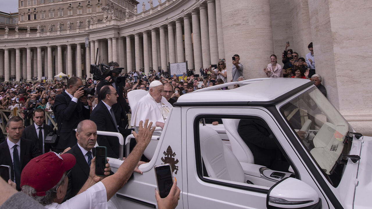 88 yaşında ölen Papa Francis'in rahibeyle diyaloğu yeniden gündem oldu: Isırmak yok! 88 yaşında ölen Papa Francis'in rahibeyle diyaloğu yeniden gündem oldu: Isırmak yok! - 1. Resim
