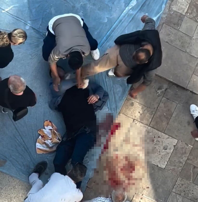 Denizli'de dehşet! Önce silahla vurdu, sonra yerde yatarken tekmeledi Denizli'de dehşet! Önce silahla vurdu, sonra yerde yatarken tekmeledi - 1. Resim
