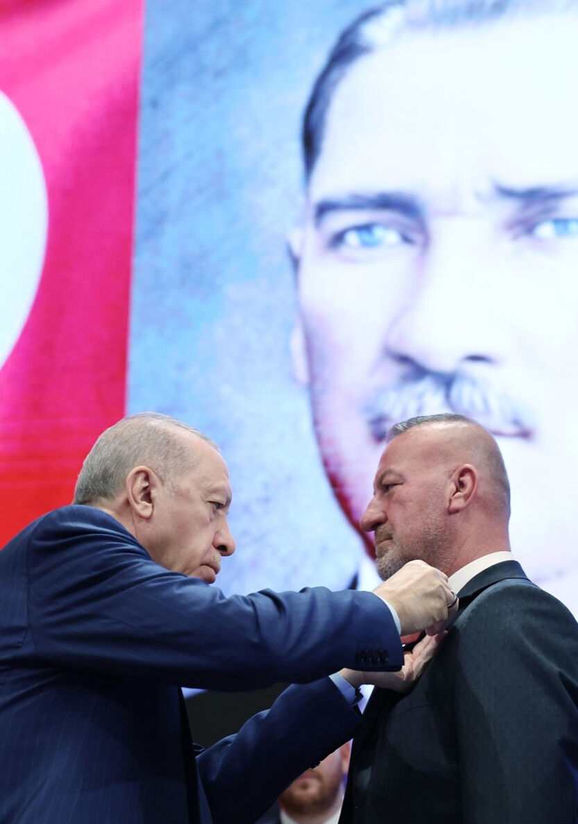 İyi Parti'den istifa eden belediye başkanları AK Parti'ye geçti, rozetlerini Erdoğan taktı - 1. Resim