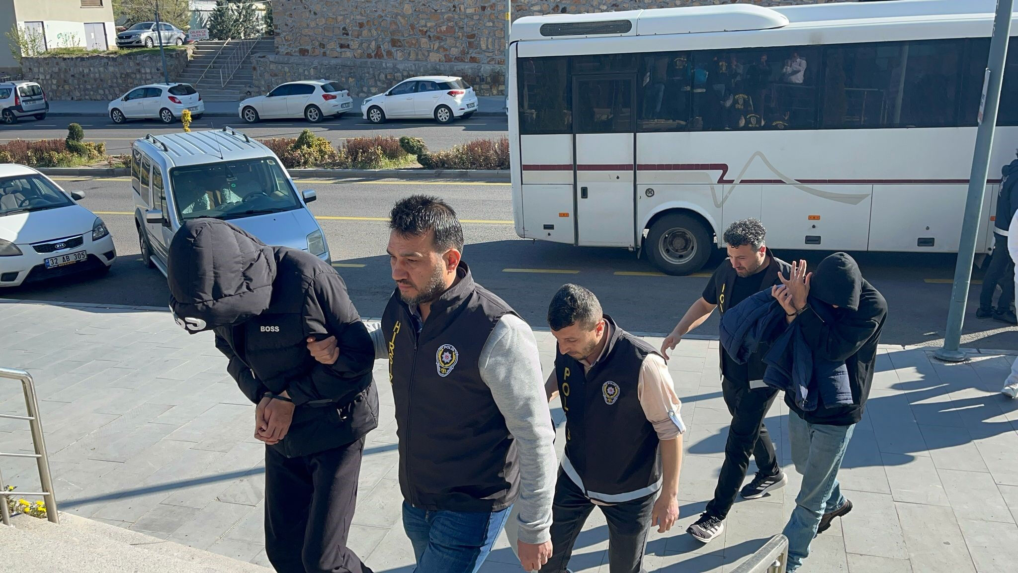 Terör örgütü PKK'yı 'jigolo' vurgunuyla doyurdular... Hepsi tek tek enselendi Terör örgütü PKK'yı 'jigolo' vurgunuyla doyurdular... Hepsi tek tek enselendi - 4. Resim