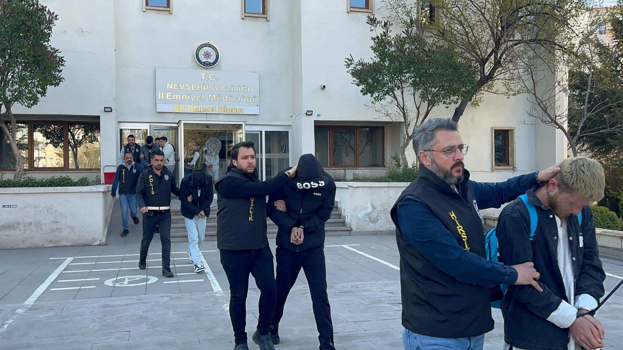 Terör örgütü PKK'yı 'jigolo' vurgunuyla doyurdular... Hepsi tek tek enselendi Terör örgütü PKK'yı 'jigolo' vurgunuyla doyurdular... Hepsi tek tek enselendi - 1. Resim