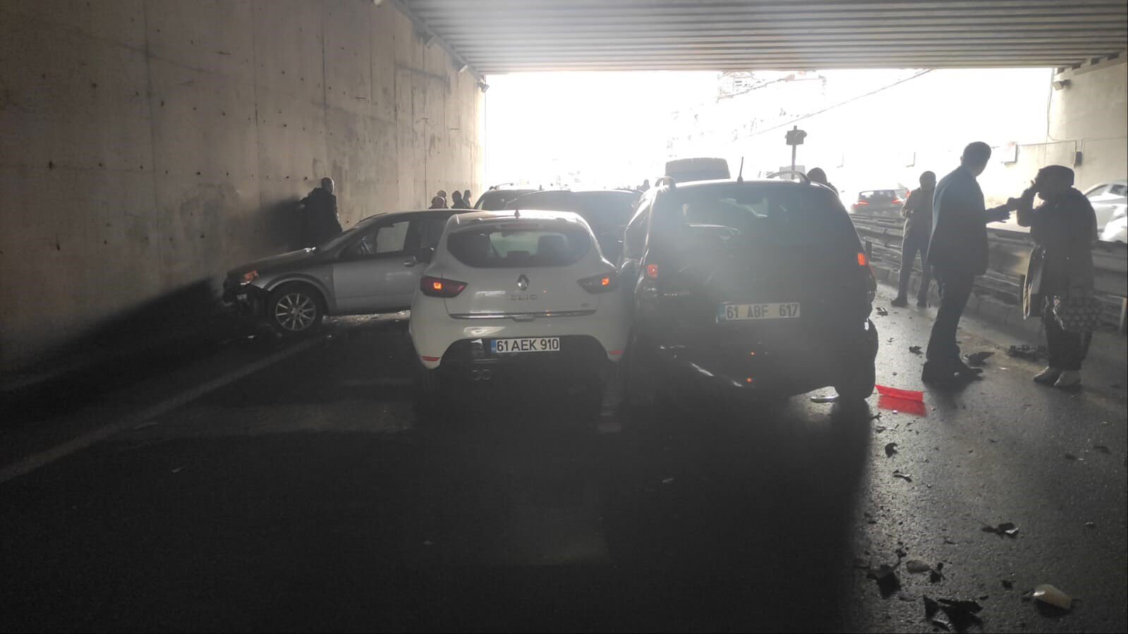 Trabzon güne korkunç uyandı! 25 araç birbirine girdi, çok sayıda yaralı var Trabzon güne korkunç uyandı! 25 araç birbirine girdi, çok sayıda yaralı var - 1. Resim