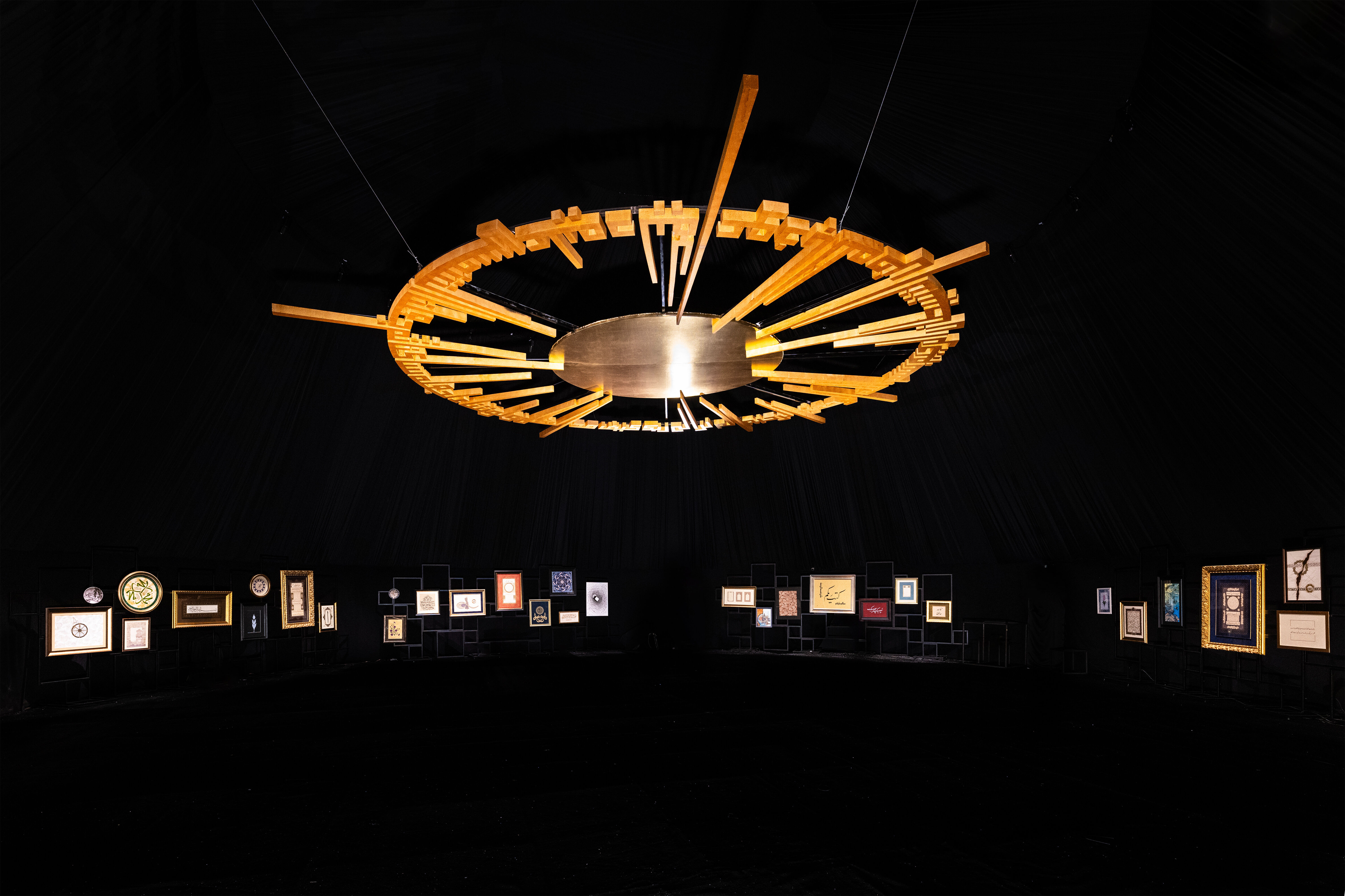 Yedi tepe üstünde sanat gergef işler! Yeditepe Bienali Suriçi’ne yayıldı, tartışma başladı Yedi tepe üstünde sanat gergef işler! Yeditepe Bienali Suriçi’ne yayıldı, tartışma başladı - 1. Resim