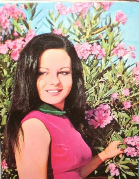 Yeşilçam’ın 'Ayşecik’i oyunculuğu bırakmıştı! Zeynep Değirmencioğlu'nun son hali ve yeni mesleği şaşırttı Yeşilçam’ın 'Ayşecik’i oyunculuğu bırakmıştı! Zeynep Değirmencioğlu'nun son hali ve yeni mesleği şaşırttı - 1. Resim