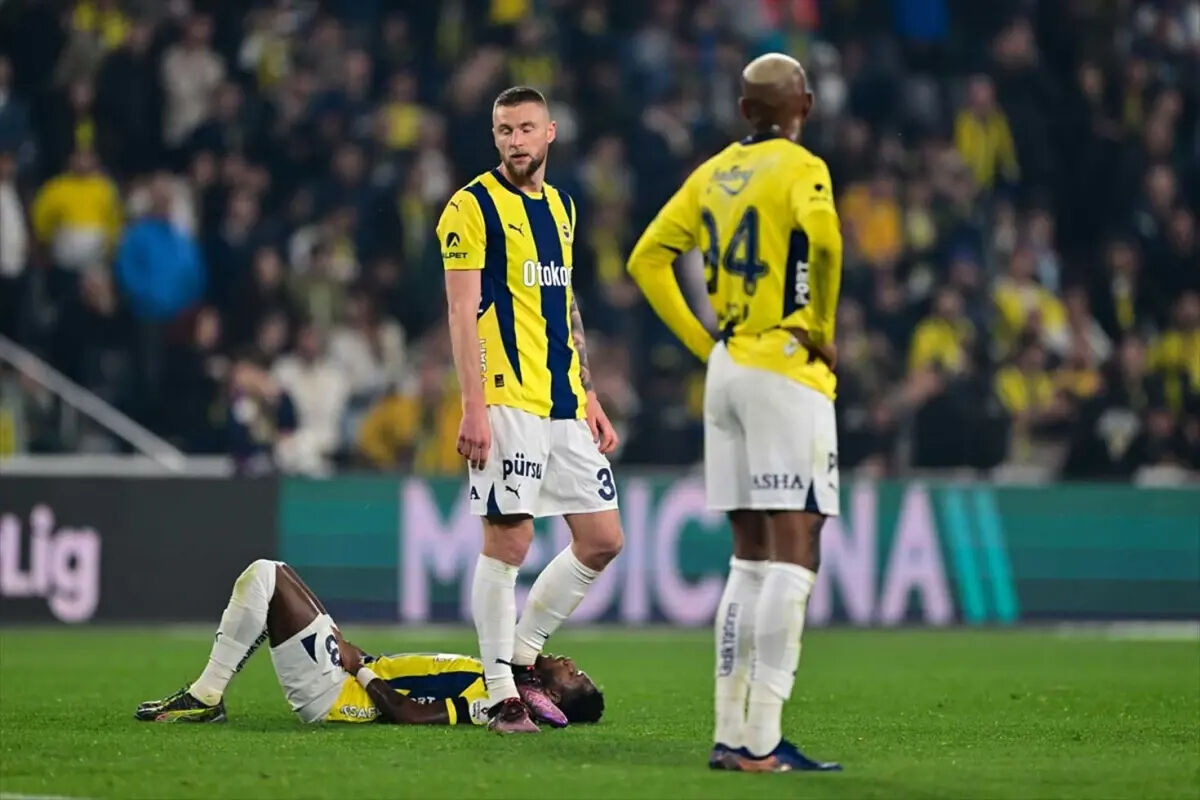 Ali Koç'a 'hemen bırak' çağrısı! Fenerbahçe’de kongre sesleri yükselmeye başladı Ali Koç'a 'hemen bırak' çağrısı! Fenerbahçe’de kongre sesleri yükselmeye başladı - 2. Resim