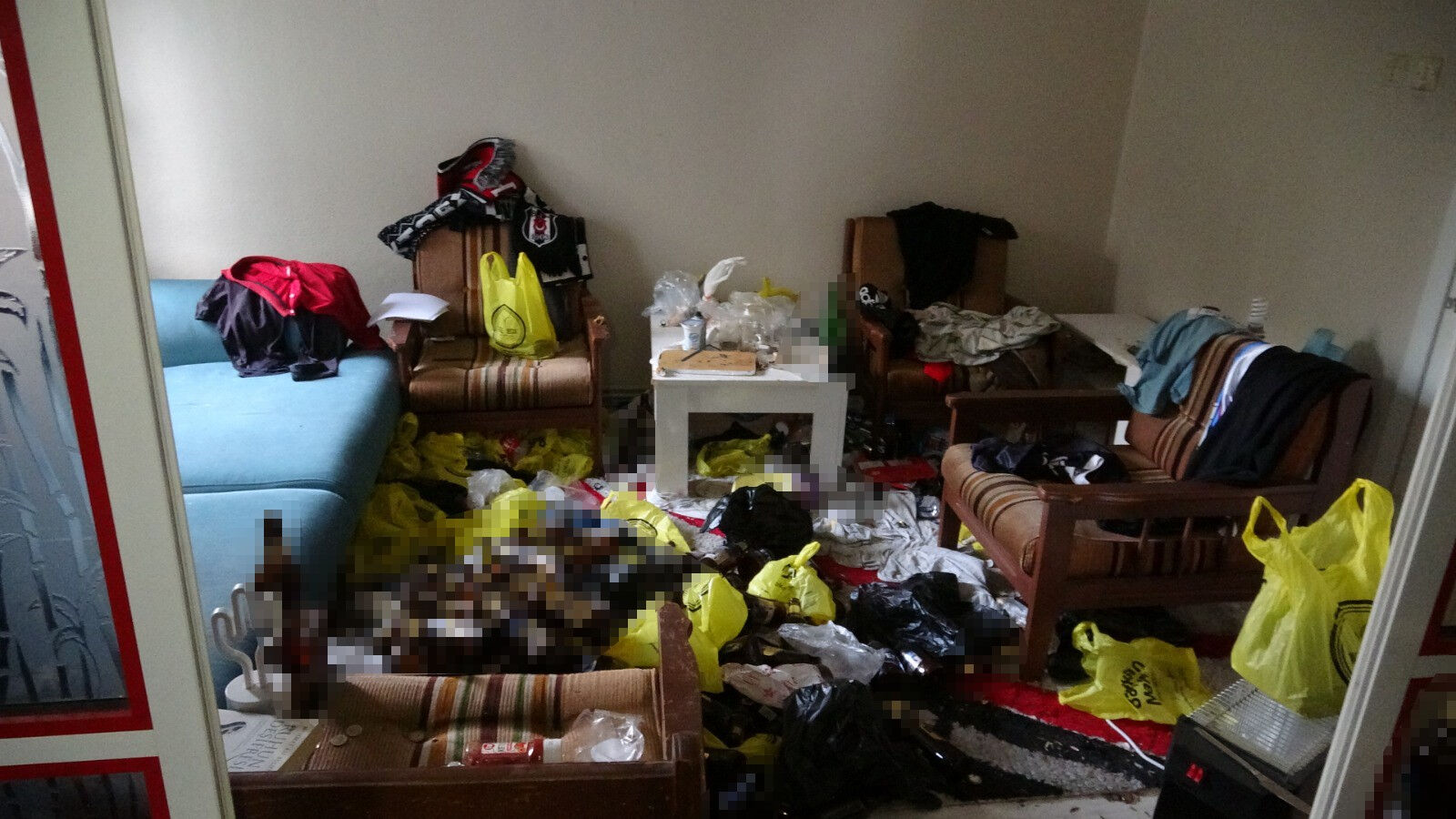 Balıkesir'de korkunç olay: 'Annen nerede?' sorusuna verdiği cevap gerçeği ortaya çıkardı Balıkesir'de korkunç olay: 'Annen nerede?' sorusuna verdiği cevap gerçeği ortaya çıkardı - 1. Resim