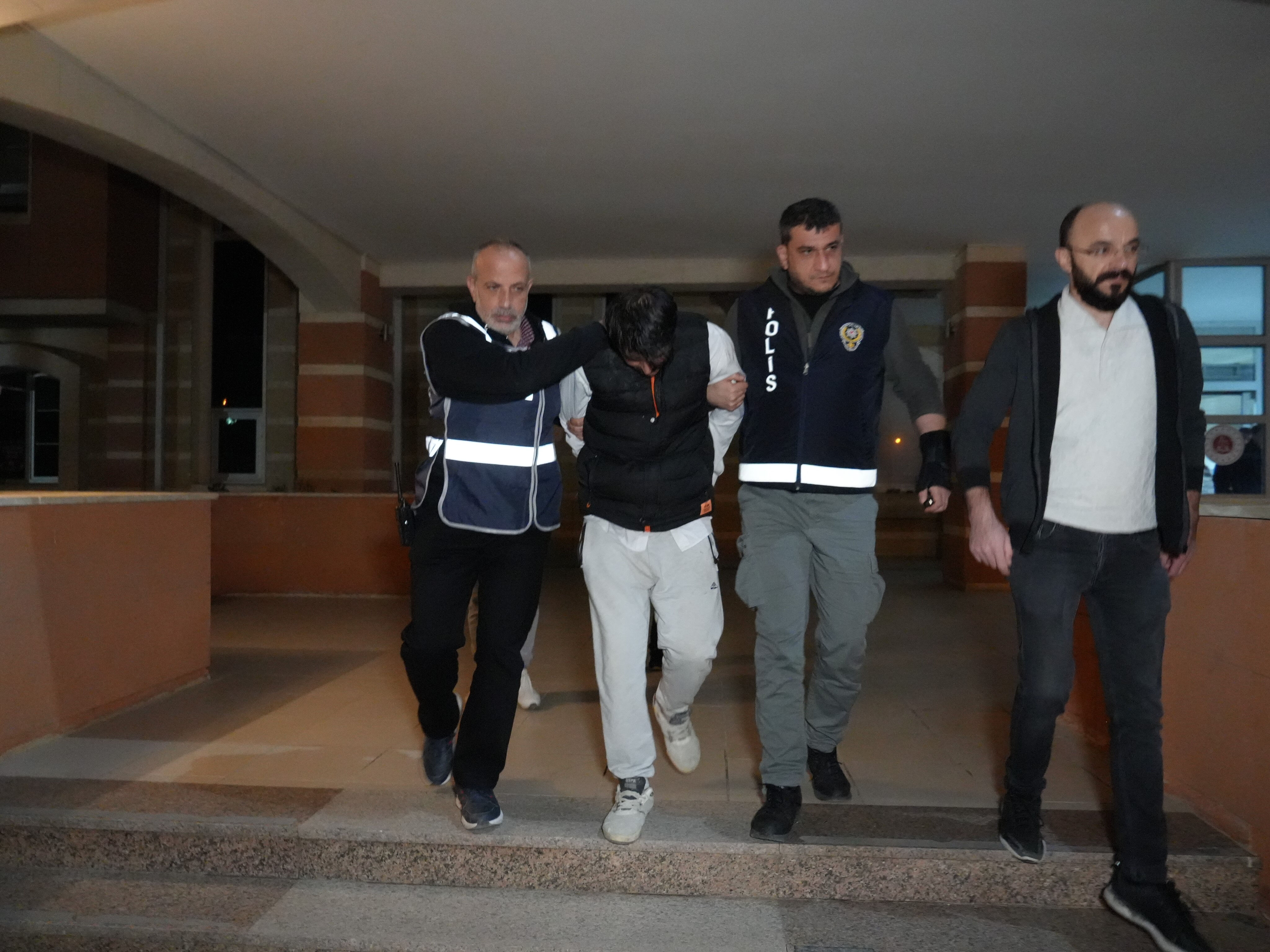 Hamile eşini katledip 10 gün aynı evde yaşadı: Söyledikleriyle kan dondurdu! Böyle pişkinlik görülmedi Hamile eşini katledip 10 gün aynı evde yaşadı: Böyle pişkinlik görülmedi! - 2. Resim