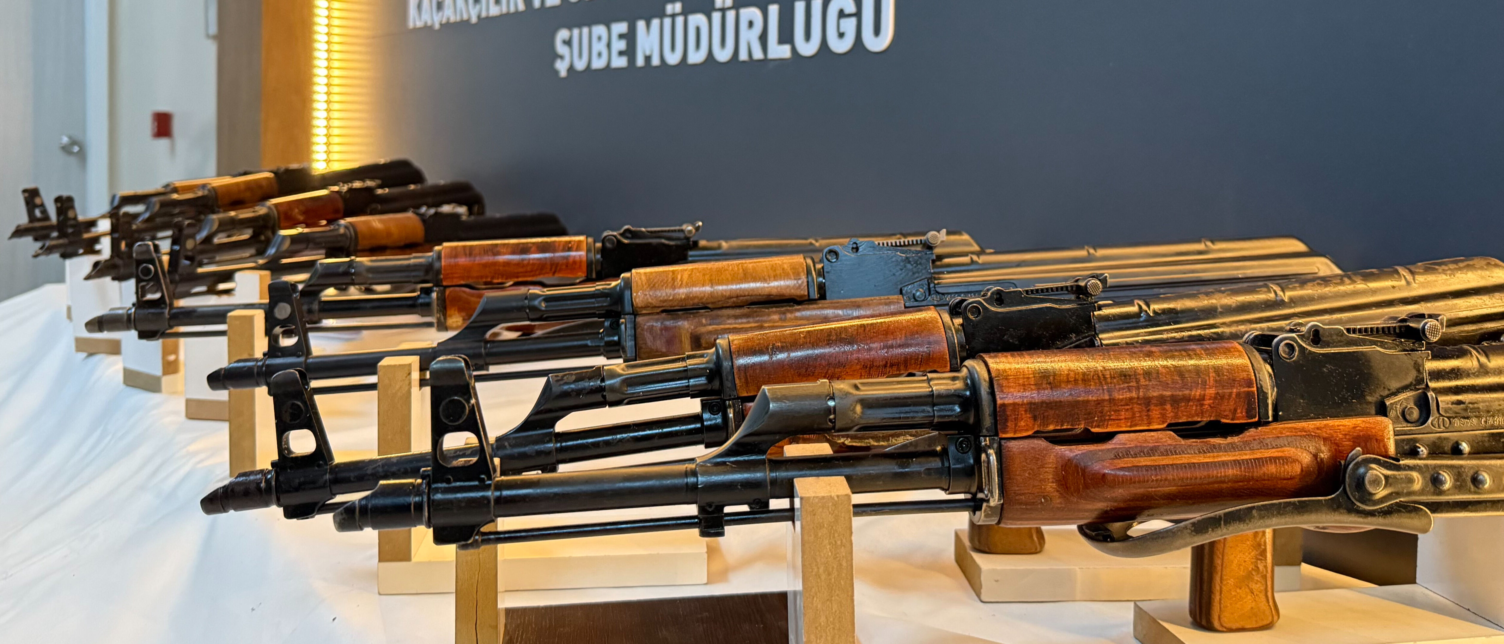 Irak’tan Diyarbakır’a gelen aracın gizli bölmelerinden neler çıktı neler! 3 kişi tutuklandı - 2. Resim