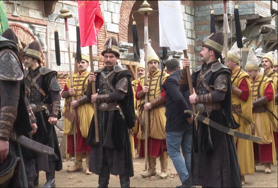 Mehmed: Fetihler Sultanı dizisinde bir ilk! Cuma namazı sahnesi vatandaşı harekete geçirdi: Başvurular peş peşe geldi Mehmed: Fetihler Sultanı dizisinde bir ilk! Cuma namazı sahnesi vatandaşı harekete geçirdi: Başvurular peş peşe geldi - 2. Resim