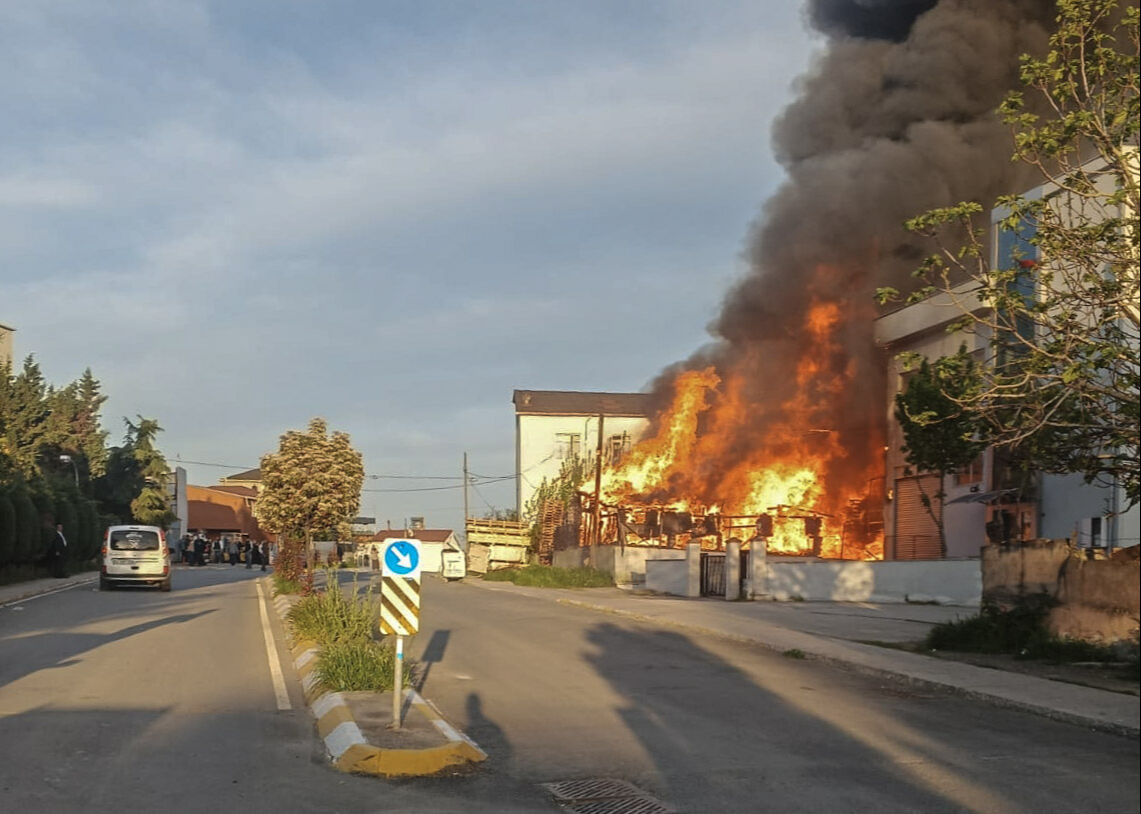 Sabiha Gökçen Havalimanı yakınında yangın! Pendik'te dumanlar yükseliyor Sabiha Gökçen Havalimanı yakınında yangın! Pendik'te dumanlar yükseliyor - 1. Resim