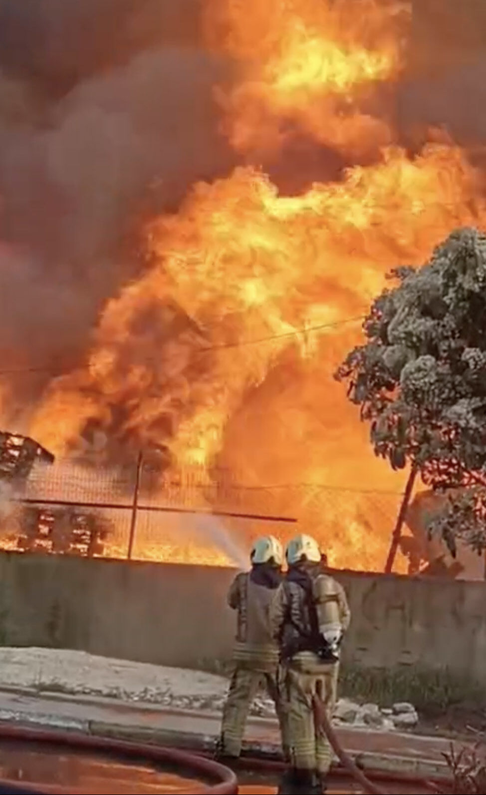 Sabiha Gökçen Havalimanı yakınında yangın! Pendik'te dumanlar yükseliyor Sabiha Gökçen Havalimanı yakınında yangın! Pendik'te dumanlar yükseliyor - 2. Resim