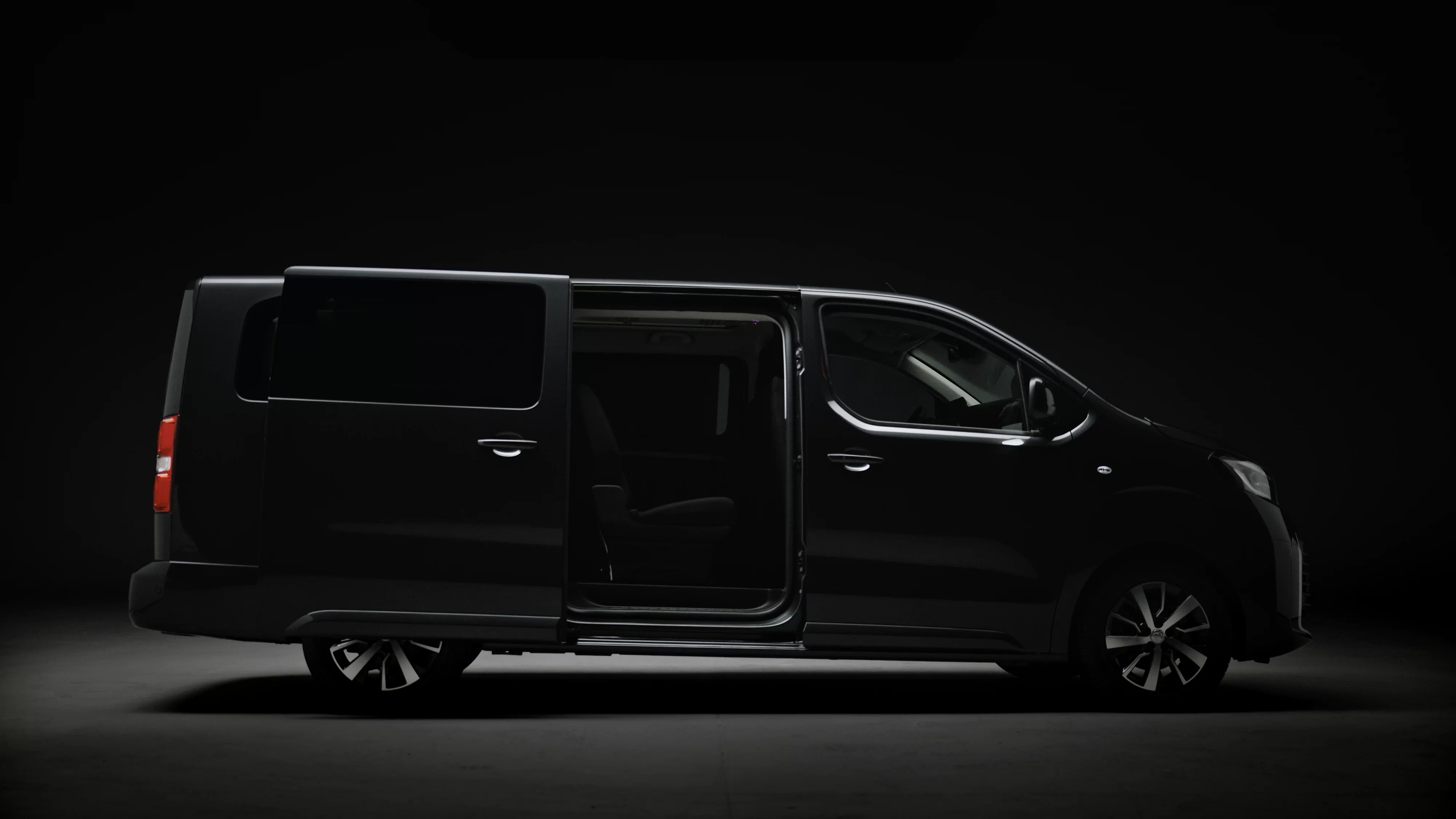 Toyota yeni hafif ticari araç modelleri satışta: Proace Verso ve Proace Cargo - 1. Resim