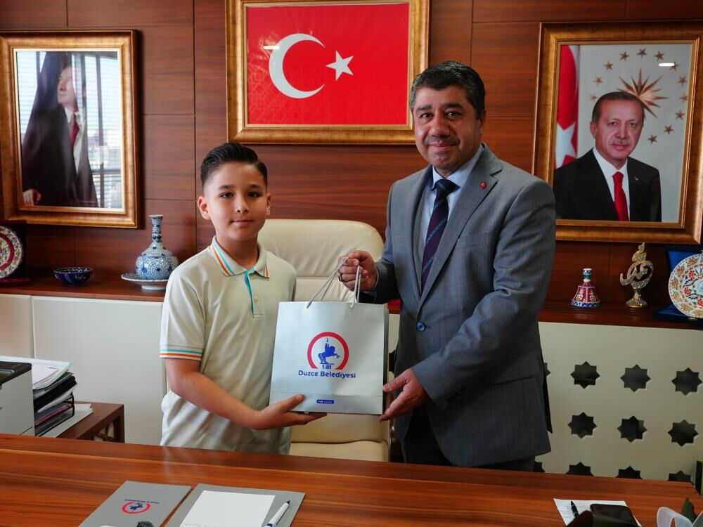 23 Nisan'da başkanlık koltuğuna geçti! İlk talimatı bakın ne oldu 23 Nisan'da başkanlık koltuğuna geçti! İlk talimatı bakın ne oldu - 1. Resim