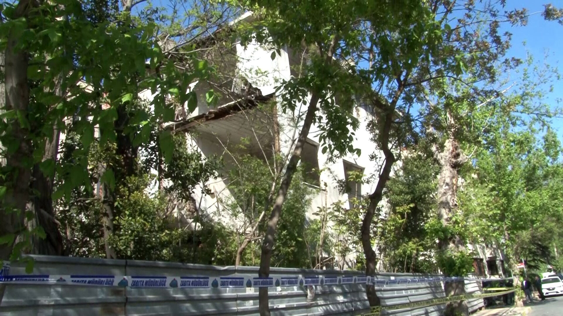 6.2'lik deprem sonrası bir binada kısmı çökme! O ilçelerde 2 bina hasar aldı 6.2'lik deprem sonrası bir binada kısmı çökme! O ilçelerde 2 bina hasar aldı - 2. Resim