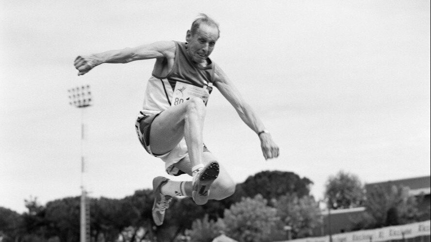 93 yaşında olmasına rağmen 40 yaşındaki birinin vücuduna sahip: İşte olağanüstü formunun sırrı! 93 yaşında olmasına rağmen 40 yaşındaki birinin vücuduna sahip: İşte olağanüstü formunun sırrı! - 2. Resim