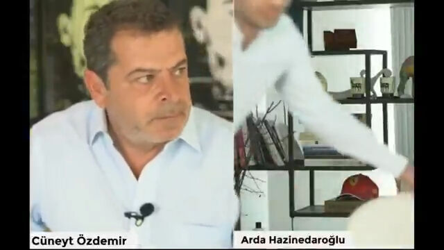 Cüneyt Özdemir depreme canlı yayında yakalandı! Apar topar yayını terk etti: "Oo dışarı çıkıyorum" Cüneyt Özdemir depreme canlı yayında yakalandı! Apar topar yayını terk etti: "Oo dışarı çıkıyorum" - 2. Resim