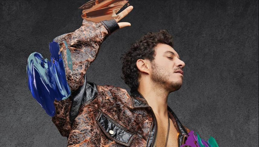 Deprem sonrası ünlü şarkıcının konseri ertelendi - 1. Resim