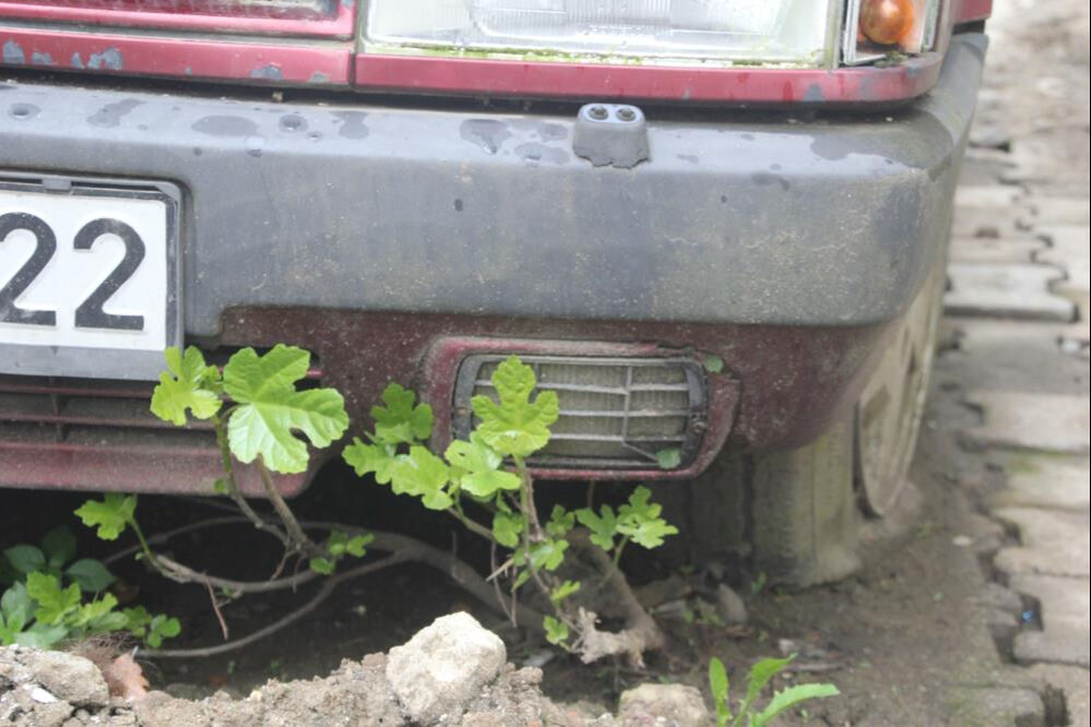 Hayalini kurarak sıfır aldığı aracı kabusu oldu! 17 yıldır marşına basamıyor - 1. Resim