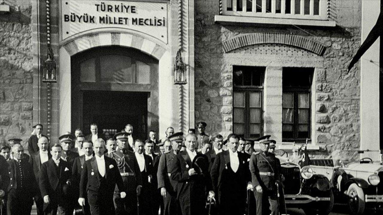 İşgal altında umut: 23 Nisan'ın ardındaki büyük direniş! İşgal altında umut: 23 Nisan'ın ardındaki büyük direniş!