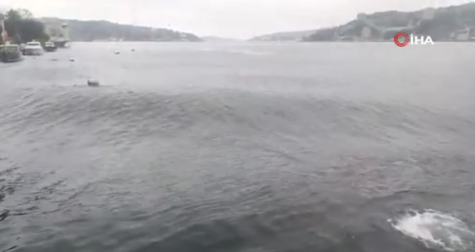 İstanbul Boğazı'nda korkutan görüntü! 6,2 büyüklüğündeki deprem sırasında dalgalar yükseldi İstanbul Boğazı'nda korkutan görüntü! 6,2 büyüklüğündeki deprem sırasında dalgalar yükseldi - 1. Resim